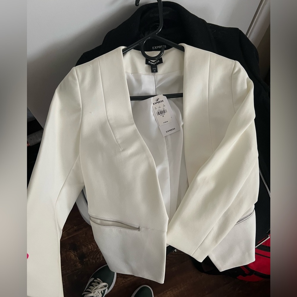 Blazers are available in diferente colors … check out… 45-30$ Each.Pick ur color